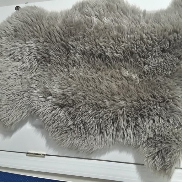 Sheepskin Rug - Picture 5 of 6